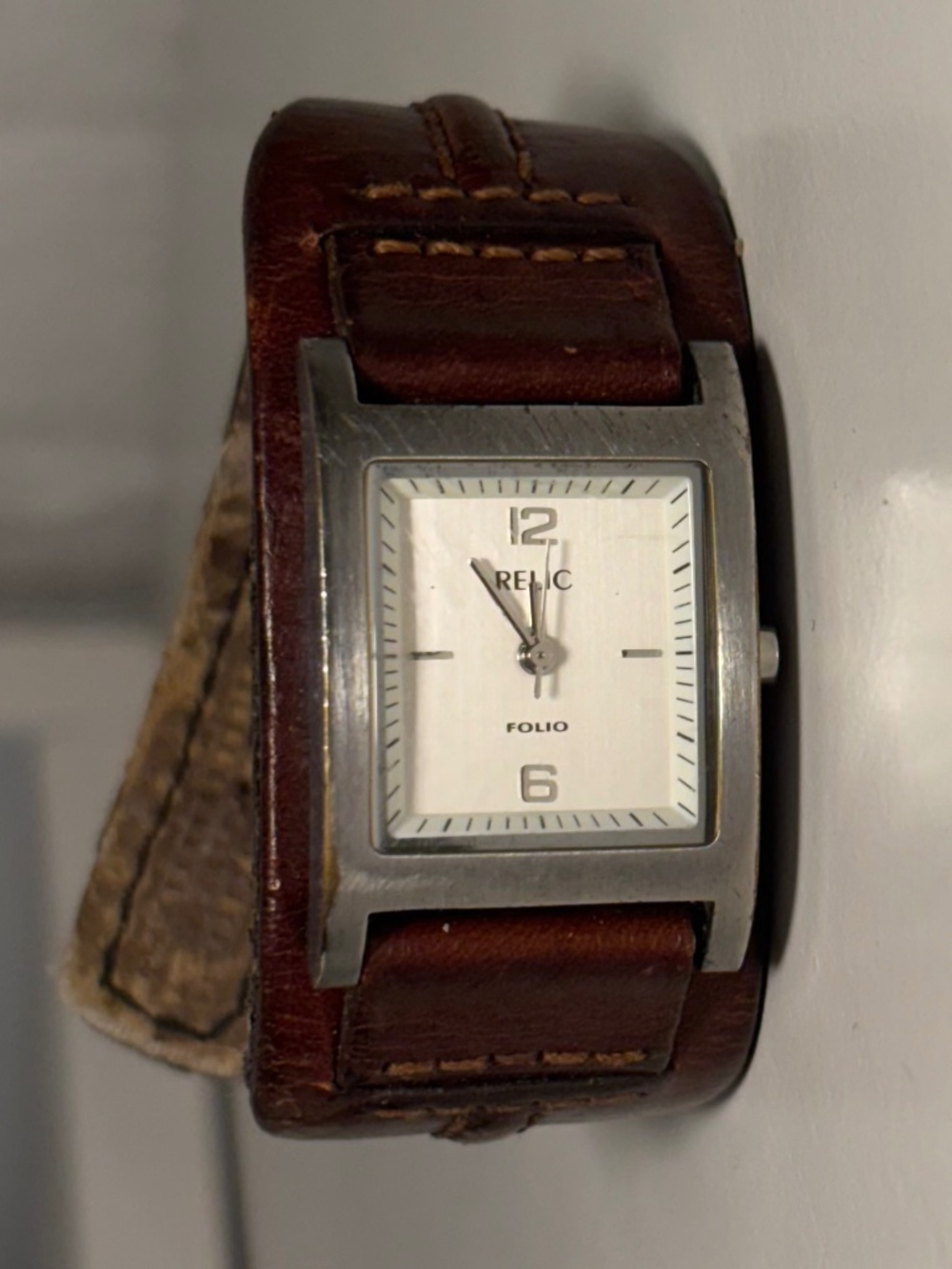 Relic Women’s Brown Leather Strap Analog Watch – Not Working – Parts/Repair